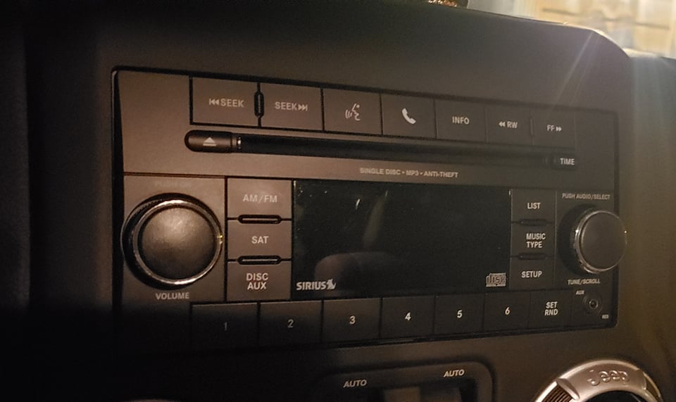 Introducir 97+ imagen jeep wrangler fm radio not working Thptnganamst