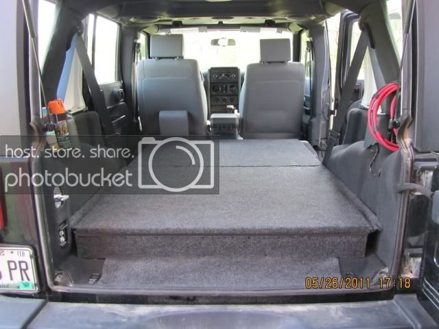 5HeadrestFoldedDown.jpg 5HeadrestFoldedDown.jpg