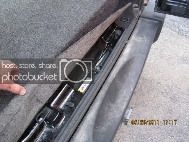 6AccessToJackCompartment.webp