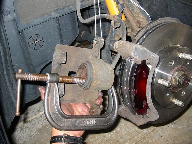 compressing_piston-113592.jpg compressing_piston-113592.jpg