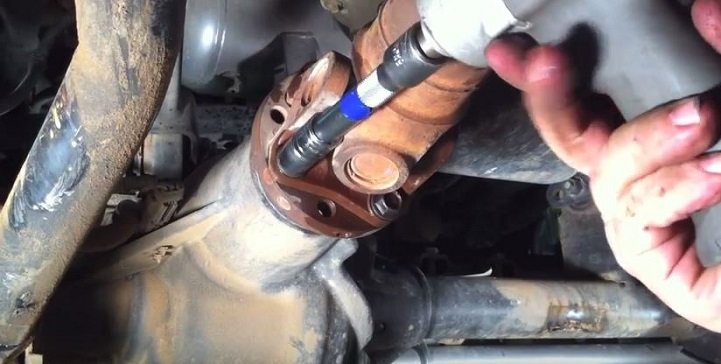 DriveShaftAxleBolts-117890.jpg DriveShaftAxleBolts-117890.jpg