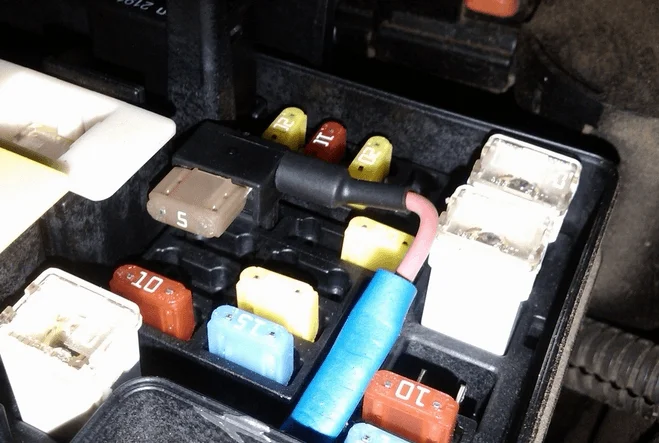 Fuse-tap-in-box-116188.webp