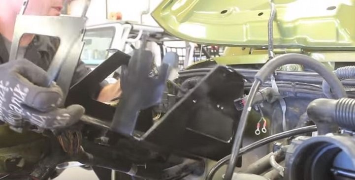 InstallingDualBatteryTray-114489.jpg InstallingDualBatteryTray-114489.jpg