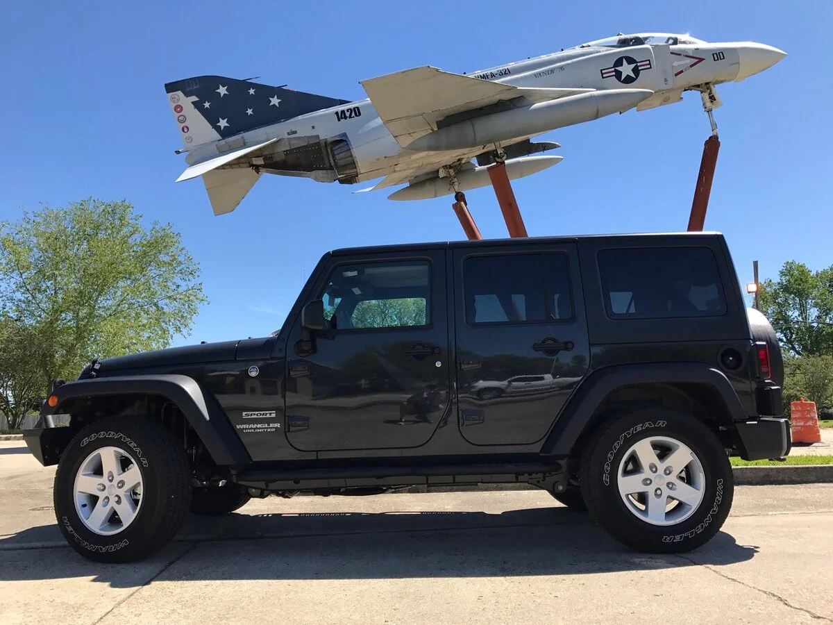 Jeep n Plane.webp
