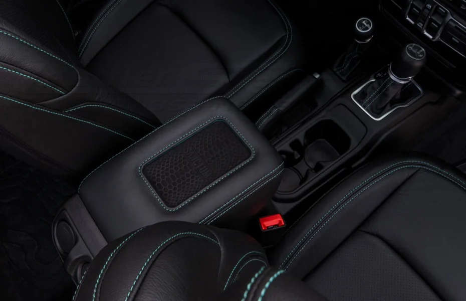 jl-wrangler-console-lid-03.webp