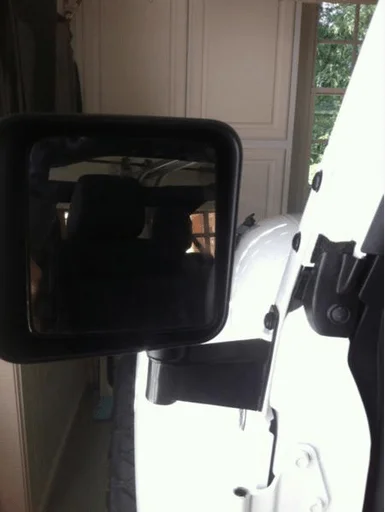 Mounted-mirror-117430.webp