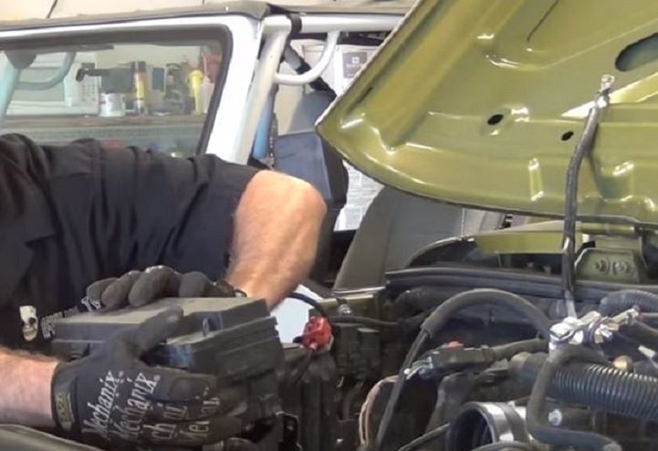 RemovingFuseBox-114481.jpg RemovingFuseBox-114481.jpg