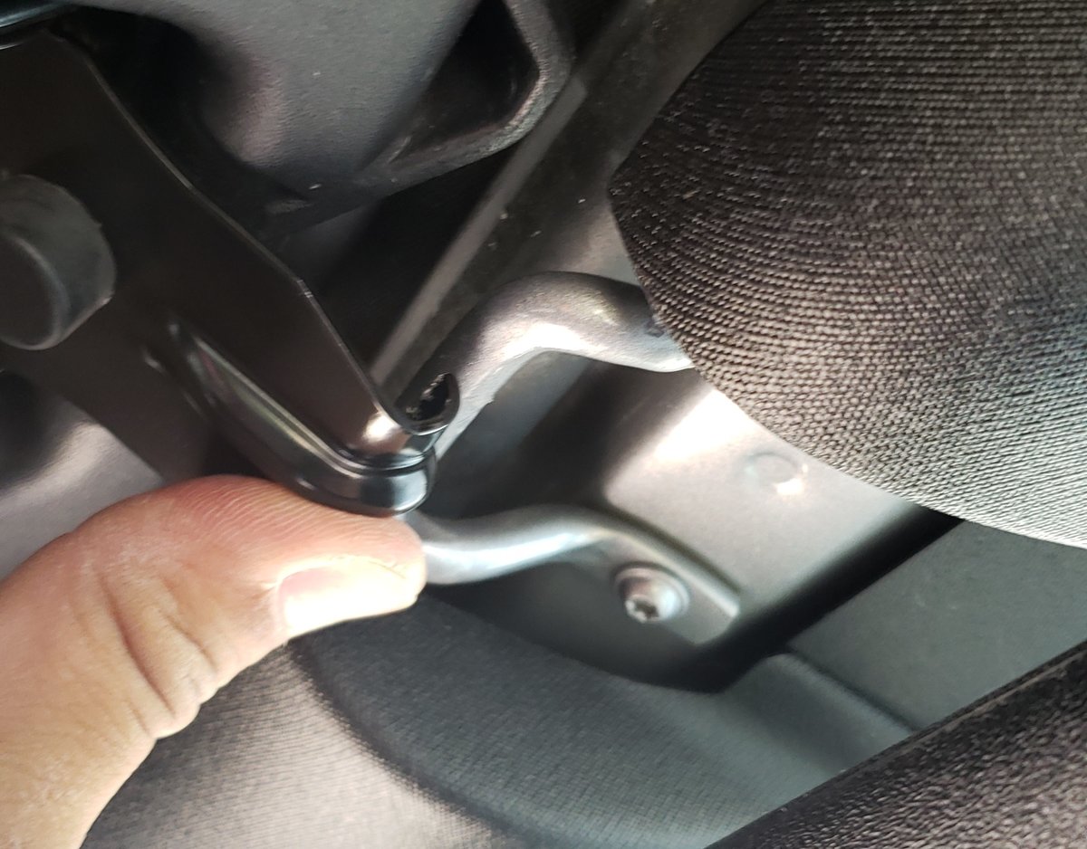 Anyone have trouble locking the front latches on a new soft top? Jeep