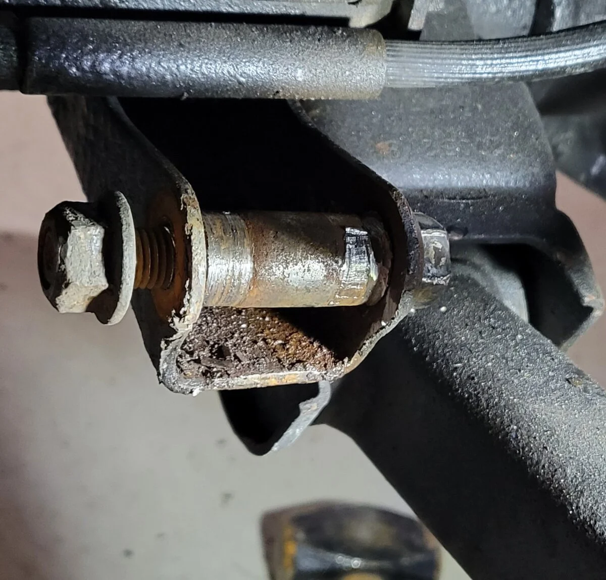 ROXY F SHOCK BRACKET.webp