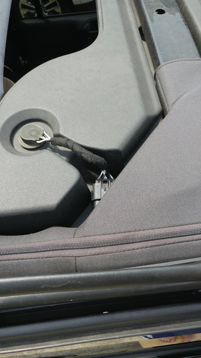 soundbar top.jpg soundbar top.jpg