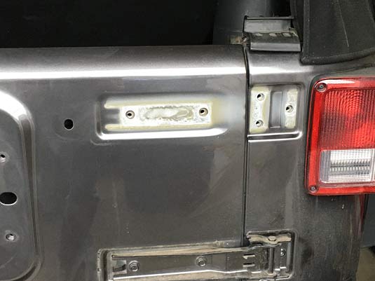 tailgate-hinge-removed.jpg tailgate-hinge-removed.jpg