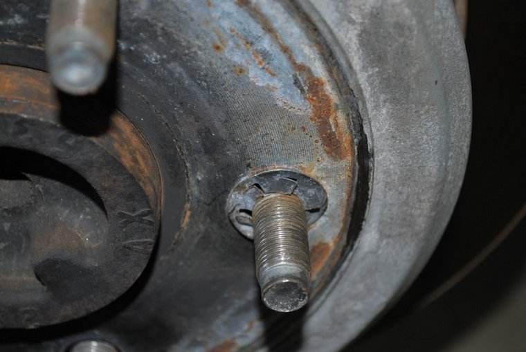 wheel_stud_02-118731.jpg wheel_stud_02-118731.jpg