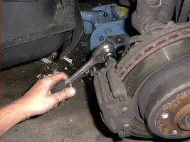 RemoveBoltsBrakeCaliper-113590.webp