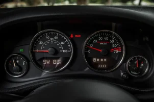 mited-rubicon-10th-anniversary-edition-dash-guages.webp