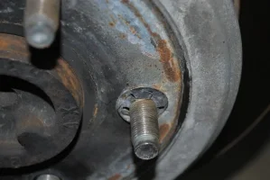 wheel_stud_02-118731.webp