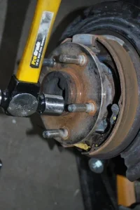 wheel_stud_07-118735.webp